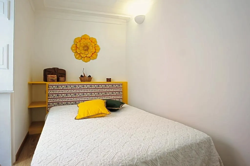Apartment Stay Local! Maria Typical Home, Near Flea Market Lisbon Portugal